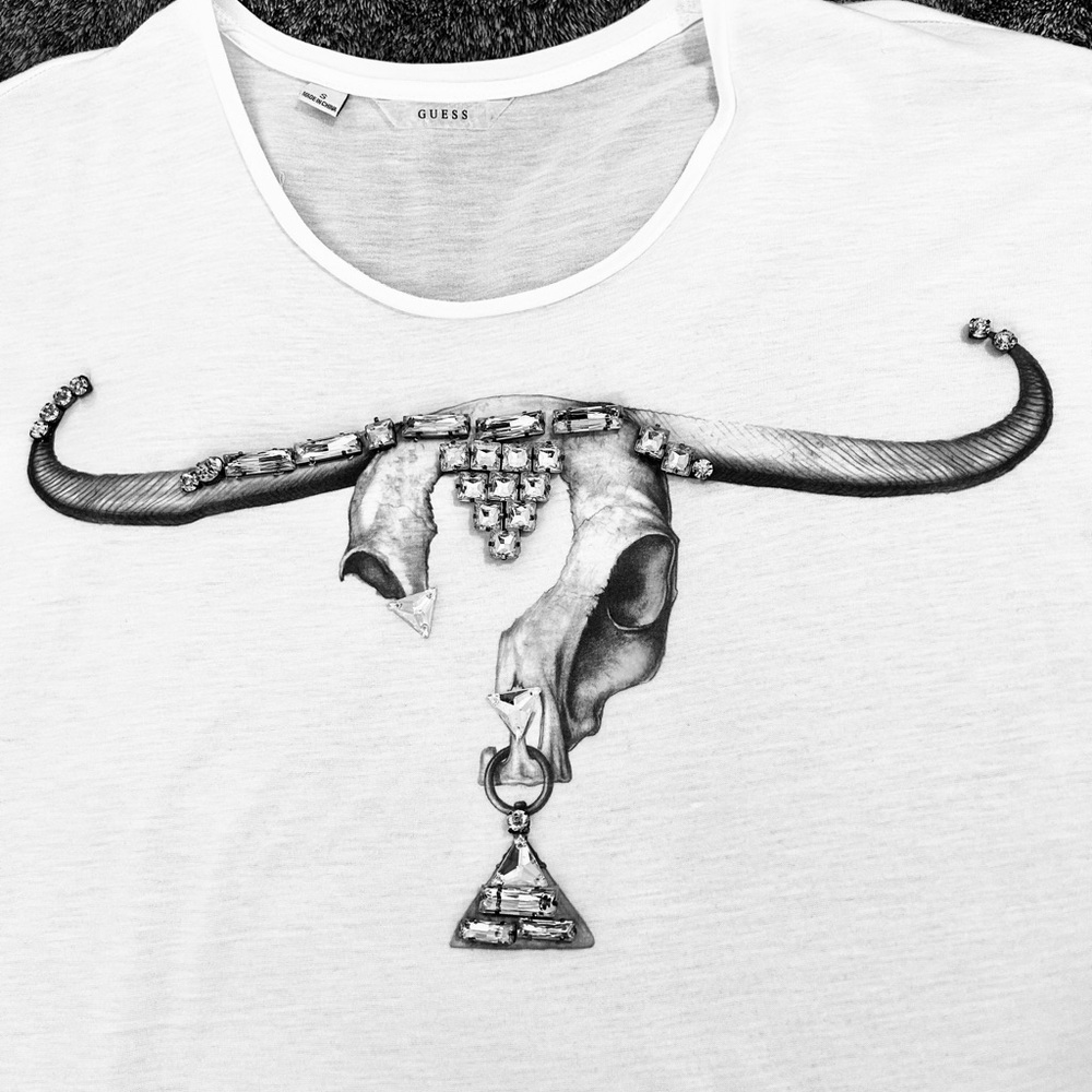 Guess T-shirt with skull and rhinestone accent size small